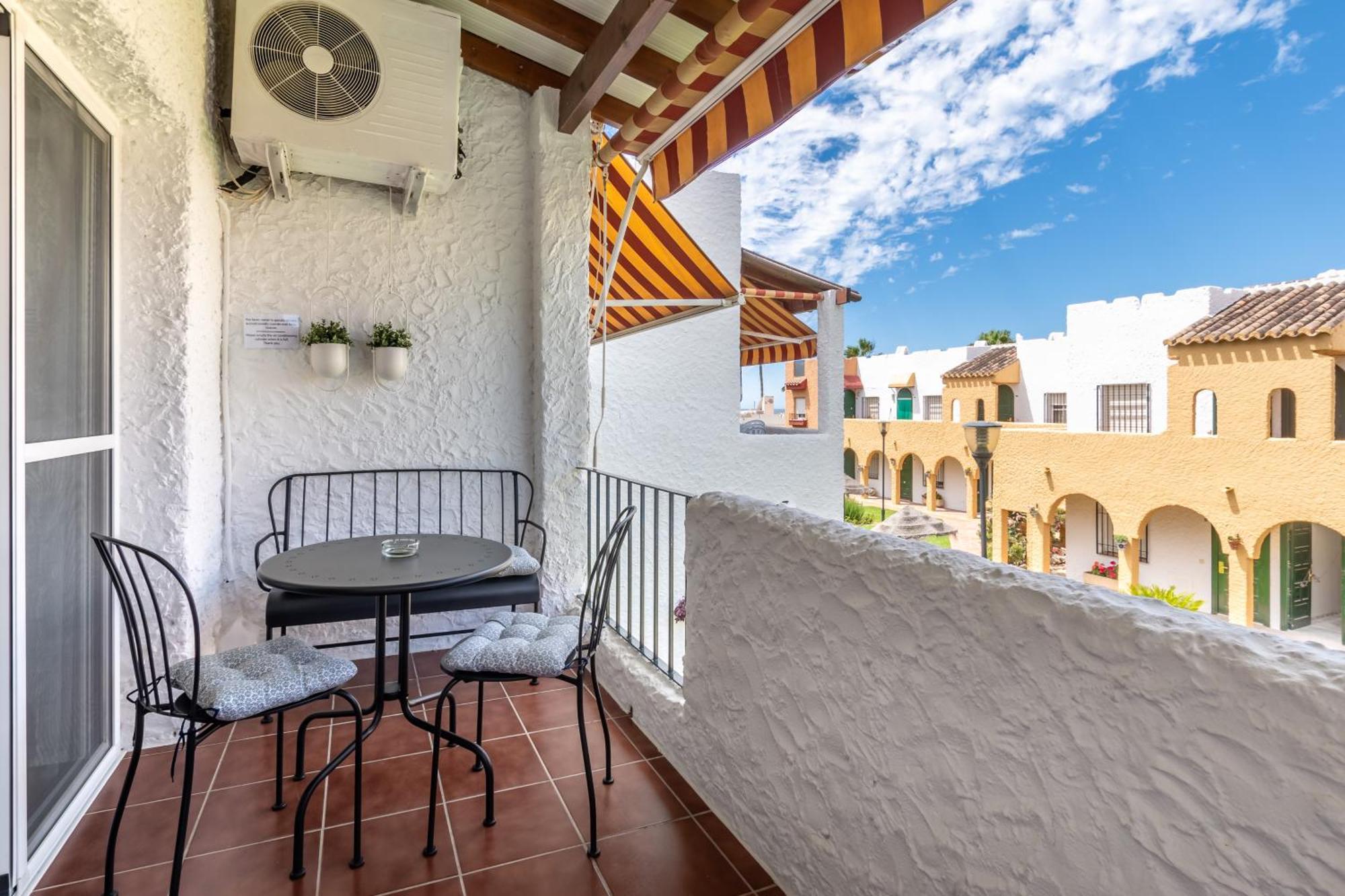 Renovated Apartment On Beachside With Pool Нерха Экстерьер фото
