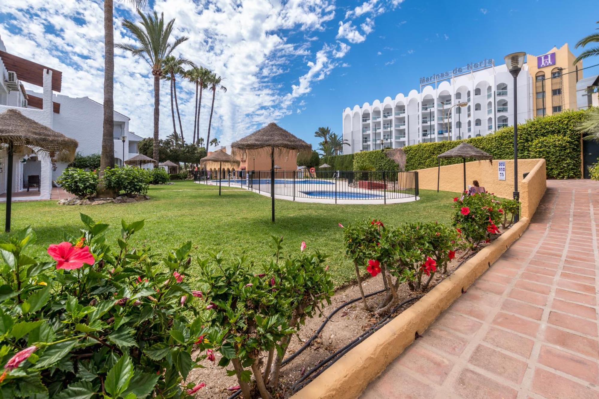 Renovated Apartment On Beachside With Pool Нерха Экстерьер фото